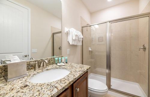 West Kissimmee Casa | Spectacular Home Near Disney With Private Pool, Movie Theater And Pool Table With Waterpark & Resort Access - 332Sf