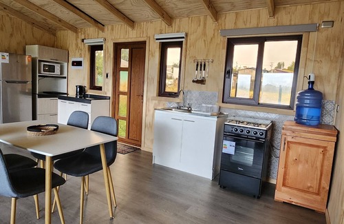 Chonchi Cabina | Espectacular casa con vista al mar, ven a relajarte es acogedora y luminosa