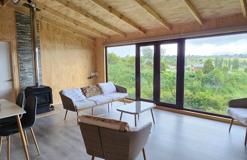 Chonchi Cabina | Espectacular casa con vista al mar, ven a relajarte es acogedora y luminosa