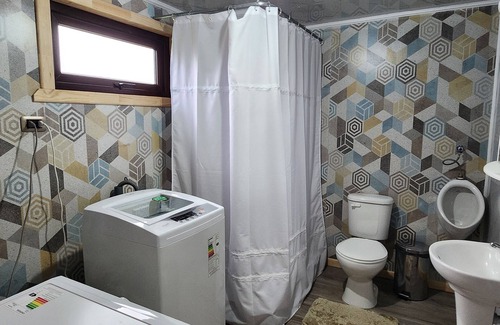 Chonchi Cabina | Espectacular casa con vista al mar, ven a relajarte es acogedora y luminosa