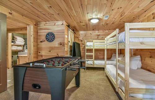 Marion Casa | Spectacular Log Cabin Home 45 minutes to Asheville
