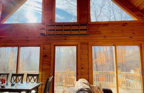 Marion Casa | Spectacular Log Cabin Home 45 minutes to Asheville