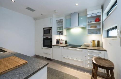 Holland Park Apartamento | Spectacular Mews House in Holland Park