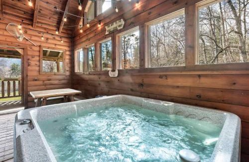 Wears Valley Casa | Spectacular MTNS Views with PRIVATE HOT TUB with Pool Table and Private Pond