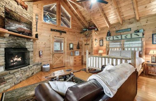 Wears Valley Casa | Spectacular MTNS Views with PRIVATE HOT TUB with Pool Table and Private Pond