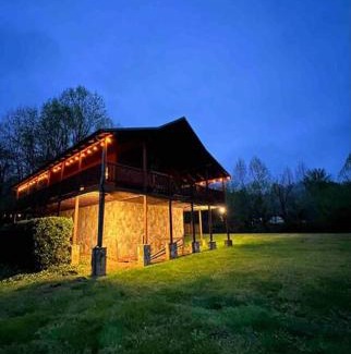Wears Valley Casa | Spectacular MTNS Views with PRIVATE HOT TUB with Pool Table and Private Pond