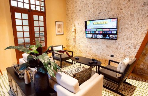 Centro Apartamento | Spectacular newly remodelled Colonial House with plunge pool