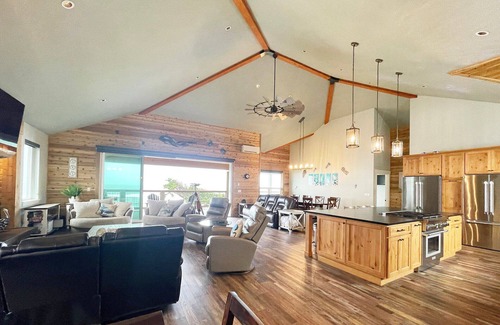 Seal Rock Casa | Spectacular Ocean Front Home - 30+ Night Stays! Hot Tub, Dog Friendly!