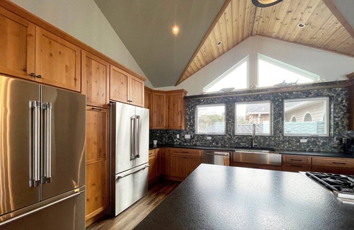 Seal Rock Casa | Spectacular Ocean Front Home - 30+ Night Stays! Hot Tub, Dog Friendly!