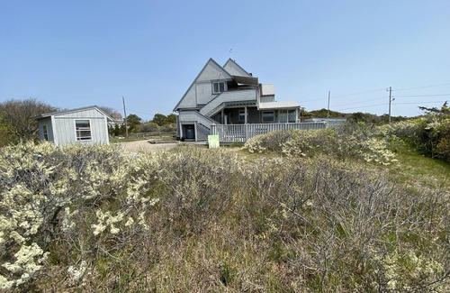 Adamsville Casa | Spectacular Ocean home located next to Horseneck Beach.