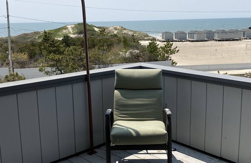Adamsville Casa | Spectacular Ocean home located next to Horseneck Beach.