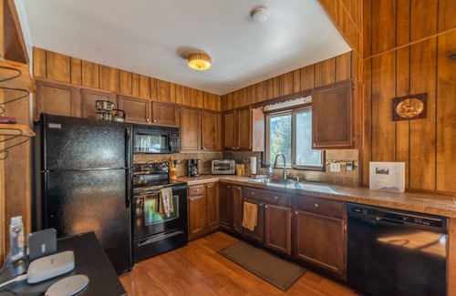 Alma Cabina | Spectacular Outdoor Space w/Rustic Style, Playground, Fireplace - Creekside Cabin