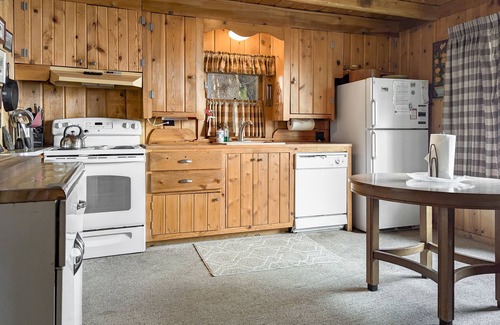 McCall Cabina | Spectacular Quiet Getaway! Rustic Lakefront Cabin w/ Private Dock & Sandy Beach