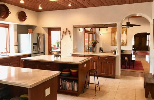 Abiquiu Casa | Espectacular rancho Abiquiu con vista al río Chama. ¡Mágico para 2-13 personas!