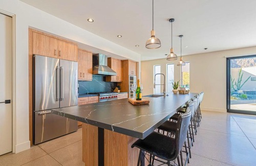 Racquet Club West Casa | Spectacular Resort-Style Oasis by Rather Be Properties