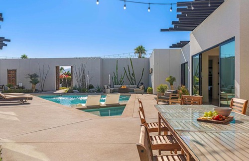 Racquet Club West Casa | Spectacular Resort-Style Oasis by Rather Be Properties