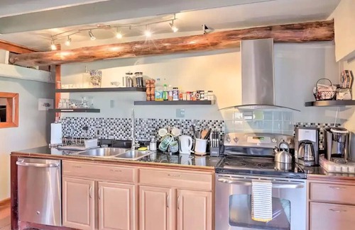 Jefferson Casa | Spectacular Restored Barn & Estate w/ Playground, Firepit, Patio- Pet-Friendly!