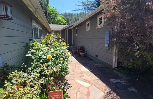 Cazadero Casa | Spectacular Riverfront sanctuary 3-bedroom home with Hot Tub near Monte Rio