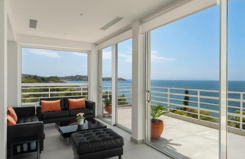 Kavouri Apartamento | Spectacular Sea Views, 2Bd Beachfront