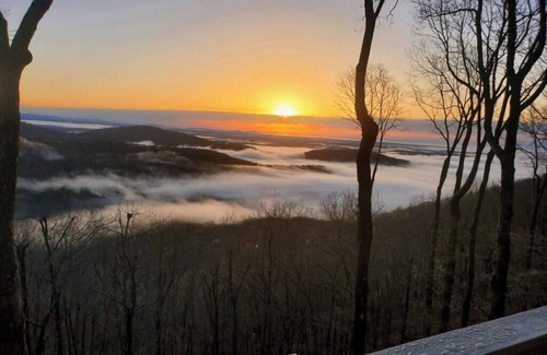 Big Canoe Casa | Spectacular Spacious Big Canoe Mountain Retreat with Amazing Views and Hot tub