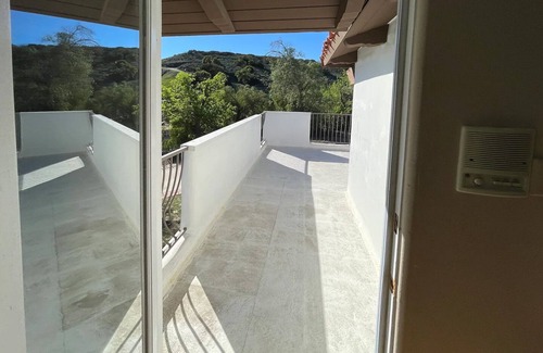 Calabasas Casa | Spectacular Spacious Studio and Master Suite