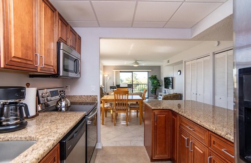 Capri Isle Condominio | Spectacular View 2/2 condo in a quiet neighborhood and close to beach