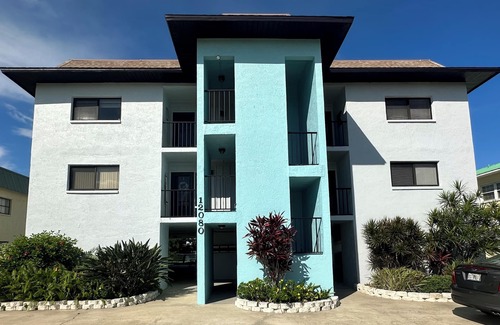 Capri Isle Condominio | Spectacular View 2/2 condo in a quiet neighborhood and close to beach