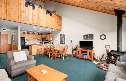 Two Harbors Casa | Spectacular view Lake Superior. Spacious Lakehome on lakeshore, unit #99.