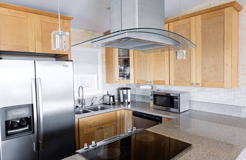 Chula Vista Casa | Spectacular Views and Comfort-Book Now! King Bed!