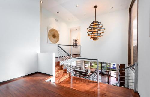 Bel Air Apartamento | Spectacular Views: Exquisite Villa, Pool, Jacuzzi!