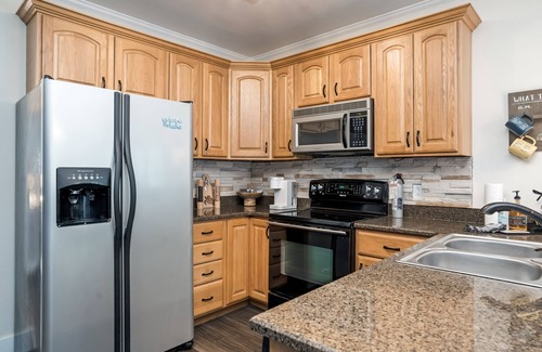 Almo Condominio | Spectacular Views from this 2 Bedroom, 2 Bath Lakefront Condo 4a, full covered deck