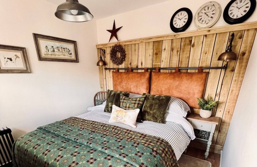 Pontsticill Cabaña | Spectacular Views | Pizza Oven & BBQ