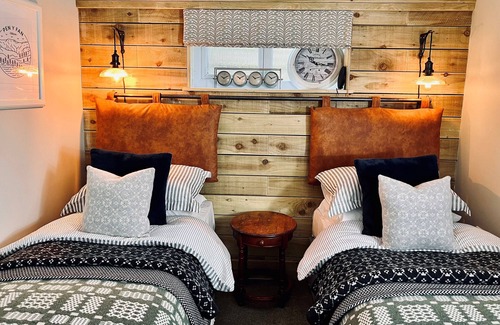 Pontsticill Cabaña | Spectacular Views | Pizza Oven & BBQ