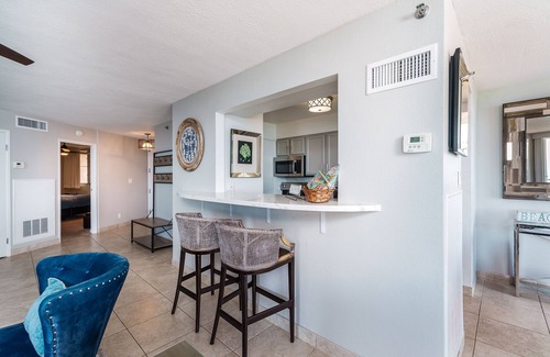 Kahana Condominio | Spectacular Views Oceanfront Corner Royal Kahana 2Bd Hotel zone Safe to Book.