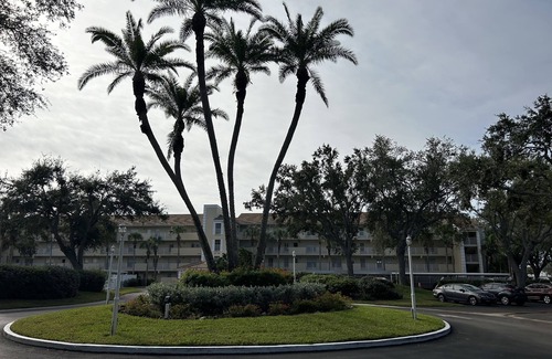 Plantation Condominio | Spectacular views of the golf course & lake from 3rd floor lanai. Venice, FL.