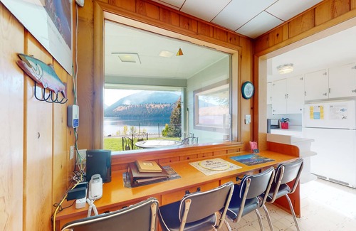 Joseph Casa | Spectacular Views of Wallowa Lake & Mountains w/ Gas Fireplace & Large Yard
