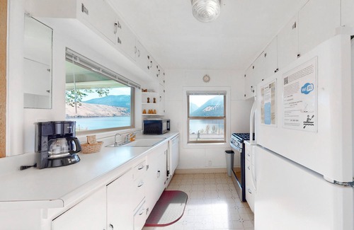 Joseph Casa | Spectacular Views of Wallowa Lake & Mountains w/ Gas Fireplace & Large Yard
