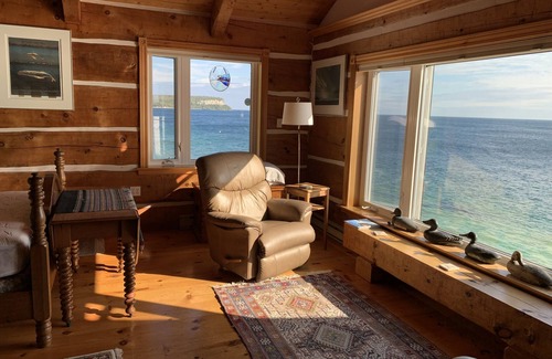 Lion's Head Cabaña | Spectacular views- Stone Cottage, steps to the water, heated pool, pet friendly