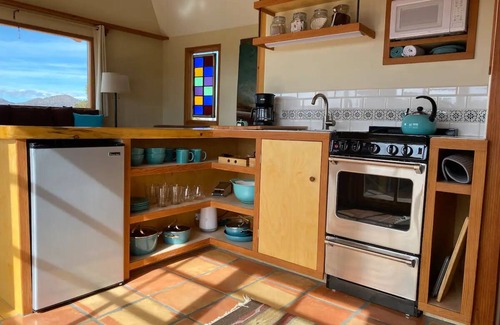 Canoncito Casa | Spectacular Views - Artist Barn on the Turquoise Trail