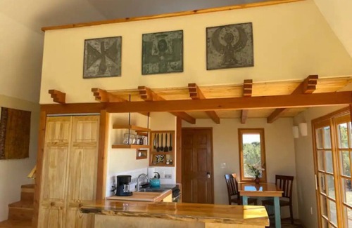Canoncito Casa | Spectacular Views - Artist Barn on the Turquoise Trail