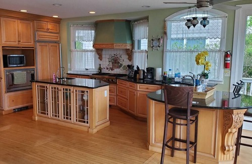 Island Heights Casa | Spectacular waterfront w/private Beach 5 BR Island Heights