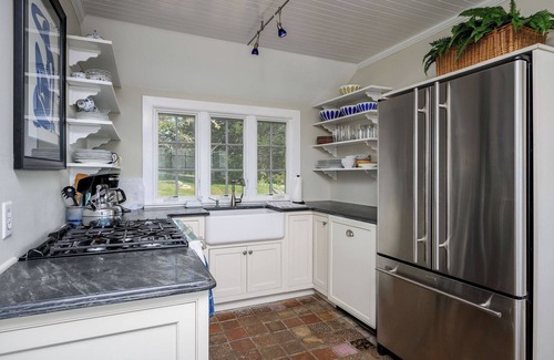 Barnstable Casa | Spectacular Waterfront Property in Barnstable Village