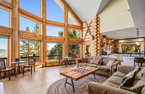 Alta Sierra Cabina | Spectacular West Coast Cabin: Bike, Hike & Ski!