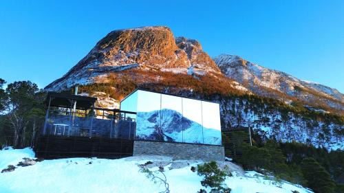 Aure Casa | Speilhus med badestamp - en unik naturopplevelse