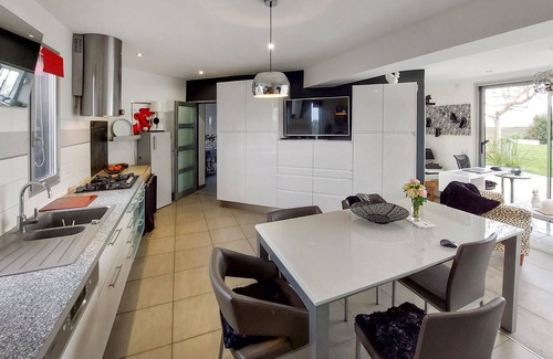Sainte-Croix-Du-Mont Casa | Spend a peaceful holiday in this holiday home in relaxed surroundings.