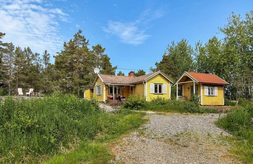 Graddo Casa | Spend a relaxing holiday in this charming holiday home with sea views.