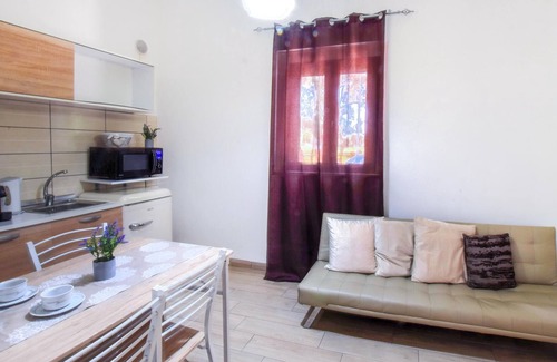 Gizzeria Apartamento | Spend a relaxing vacation in this charming vacation apartment very close to the beach.