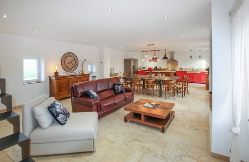 Donzere Casa | Spend a relaxing vacation in this vacation home in a rural location.