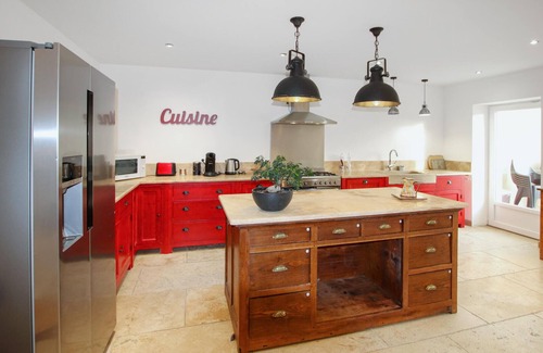 Donzere Casa | Spend a relaxing vacation in this vacation home in a rural location.