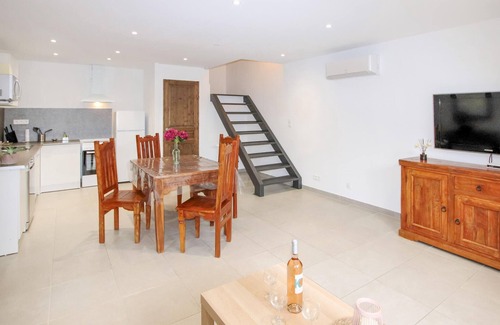 Donzere Casa | Spend a relaxing vacation in this vacation home in a rural location.